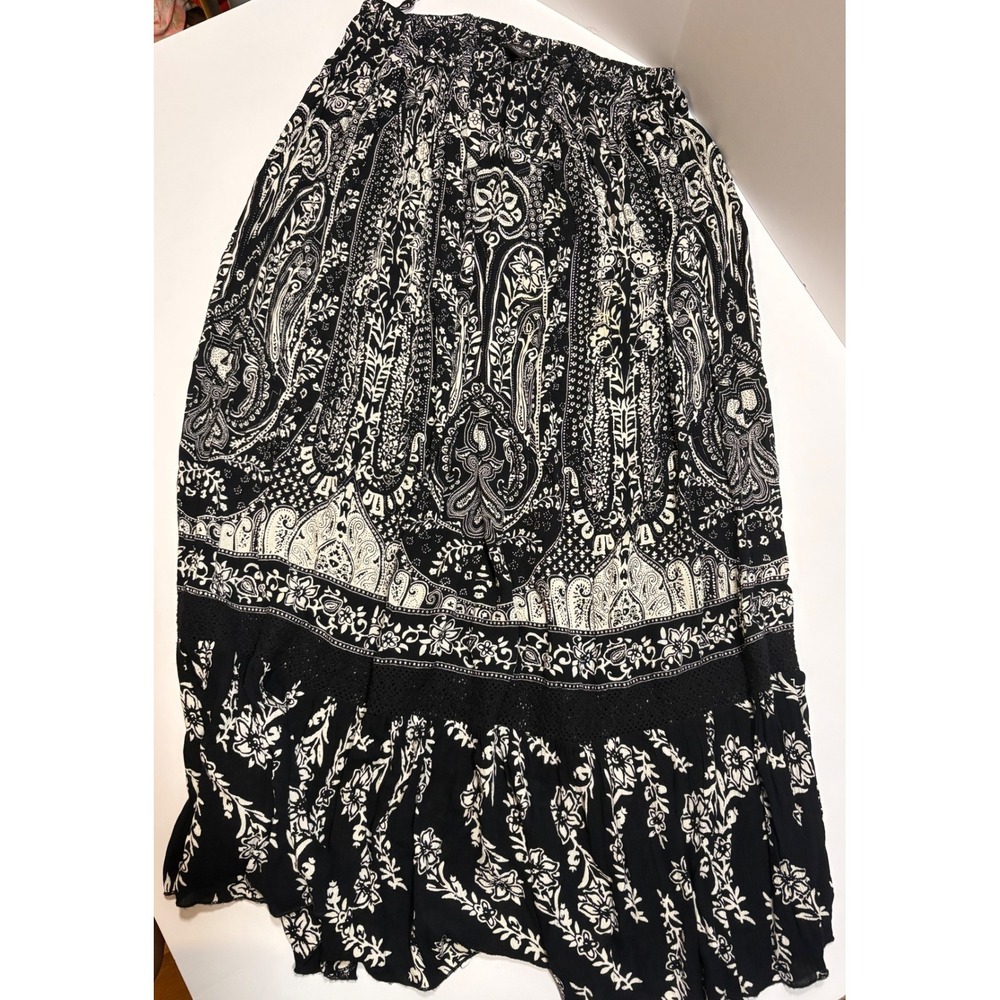 ROZ & ALI Black White‎ Paisley Print Maxi Skirt M Boho Festival Gauze Lace
